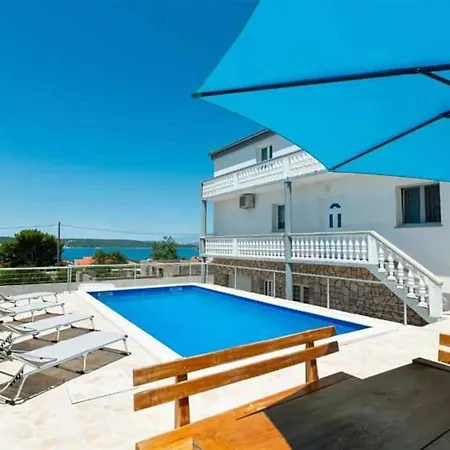 Gorgeous Apartment In Obrovac With Wifi Lejlighed