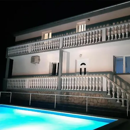 Gorgeous Apartment In Obrovac With Wifi *