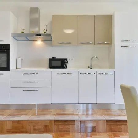 Gorgeous Apartment In Obrovac With Wifi